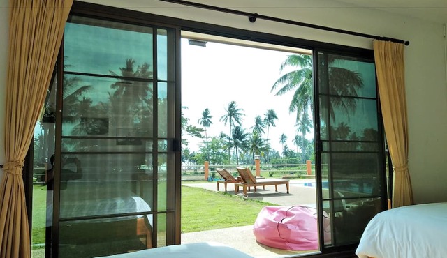 Sleep Soundly By The sea in Laem Ngop