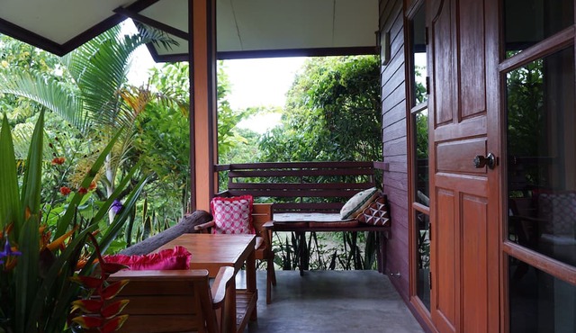 Bansuan Thanormpat Resort in Saraphi