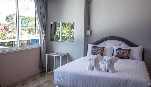 Baan Chang Hotel & Coffee House in Tak