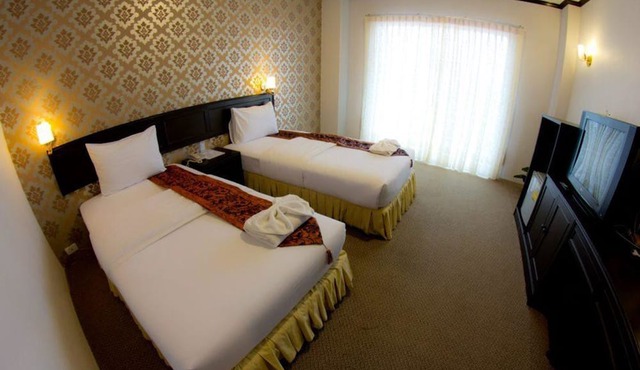 Golden Dragon Resort in Sing Buri