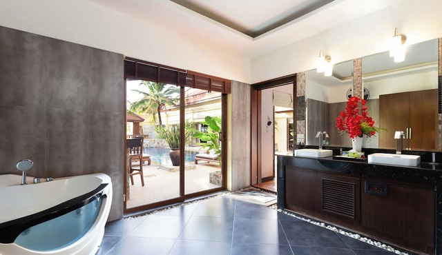 Private 6BR Tropical Estate near Nai Harn Beach