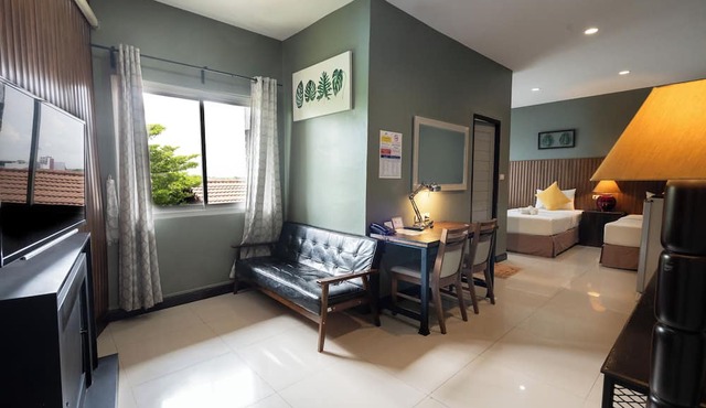 The Palm Hotel in Phutthamonthon