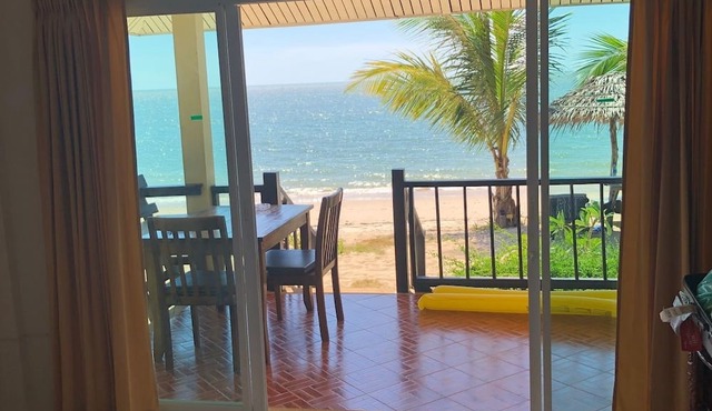 Pranee Beach Bungalows in Takua Pa