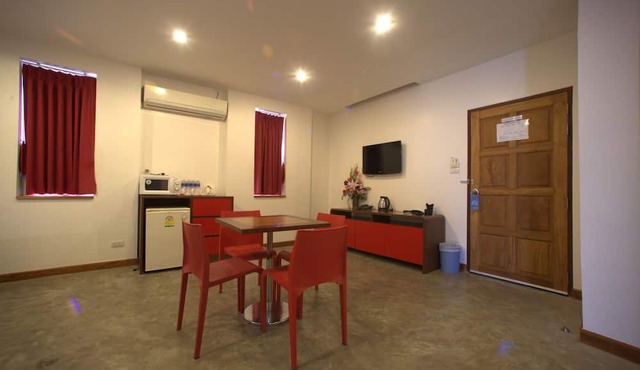 J2 Hotel in Mae Sot