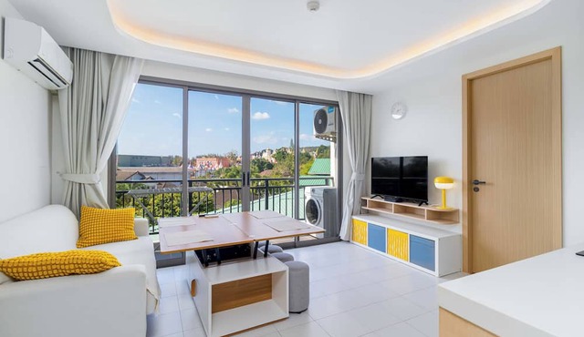 2BR Close to Beach Pool Views C256