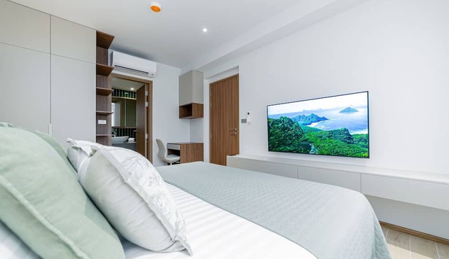 Beachside 2BR 200 m to BangTao beach