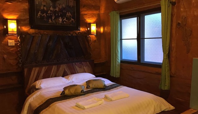 Saiyok River House in Sai Yok