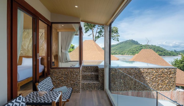 Sinae Phuket Luxury Hotel in Ratsada