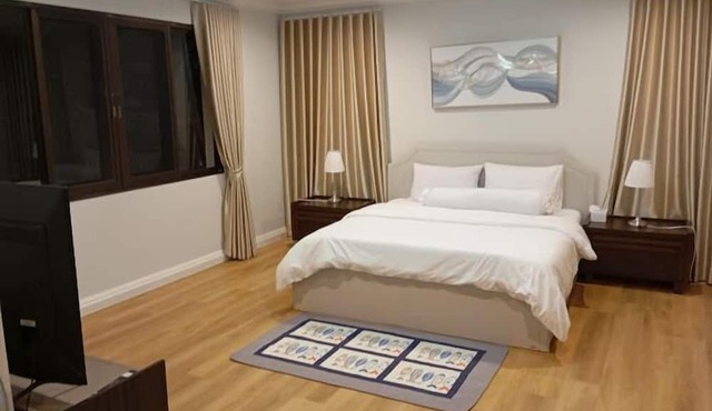 Waterfront Royal Villa in Bang Pakong