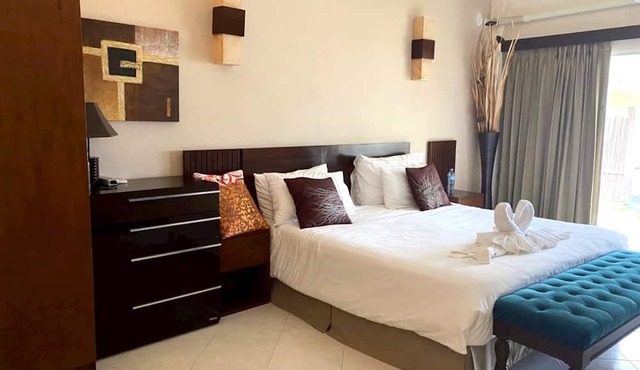 The Memory - 4 Bedrooms Beachfront Pool Villa in Tha Yang