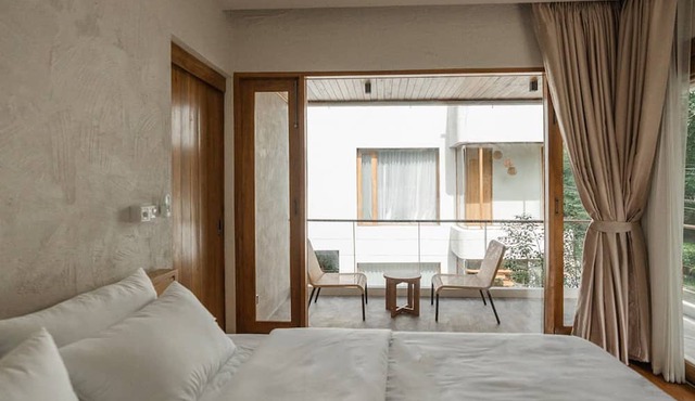 Taryn Tara Cafe And Stay in Mae On