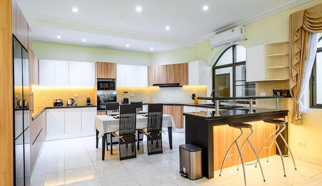 Luxury5BR Spanish Villa East Pattaya-EP1 in Banglamung