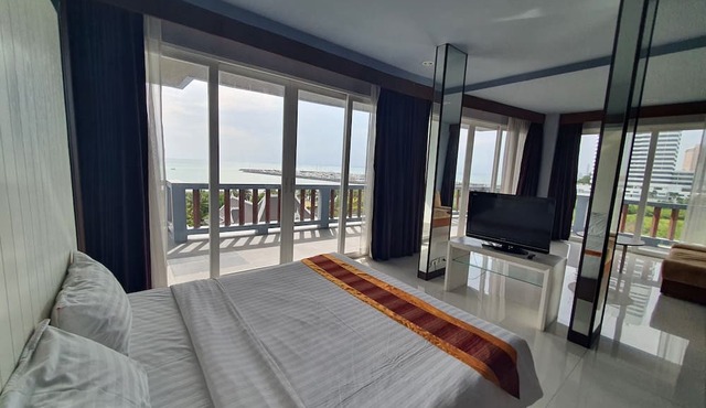 Sunday Sand Beach Pattaya in Sattahip