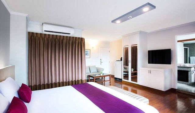 Collection O The Step Sathorn