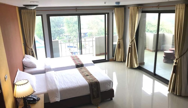 Toh Buk Seng Riverside in Nakhon Luang