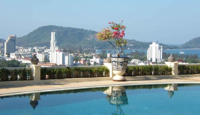 Seaview large apartment one bedroom with jacuzzi in Phuket