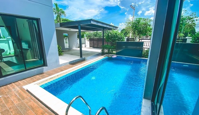 Royal Sammuk villas in Chonburi