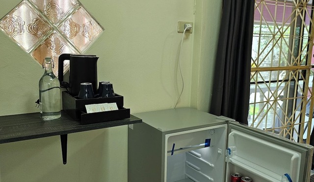 Friends Retreat Guesthouse - Private Rooms Near Phuket Airport