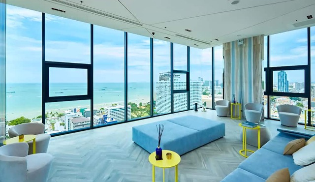 The Base Central Pattaya - Rooftop Pool