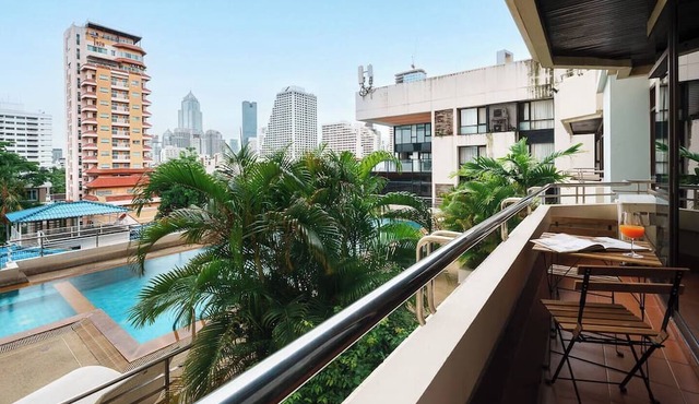 King Bed, Park, BTS 5min | Free Parking, Fast WiFi