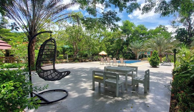 Rung Rueng Resort in Chonnabot