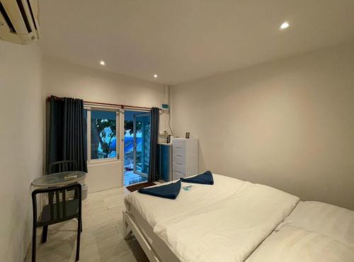 Naiharn On The Rock Resort Phuket