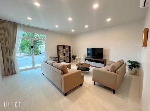 ApoHouse36 Minimalist townhome near Phuket Old Town in Ban Lo Long