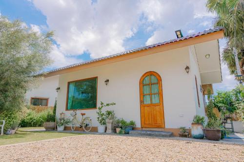 Three Neem Trees House in Suphan Buri