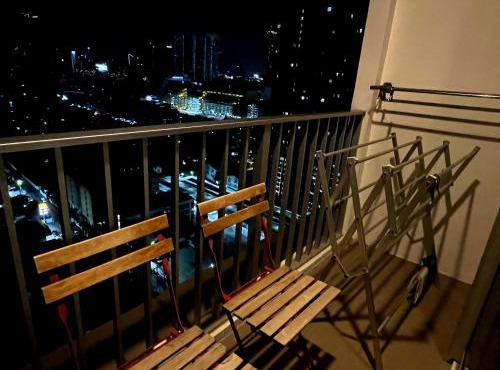 Your Cozy Home Away From Home Steps to BTS & Mall w Netflix in Sathani Bang Su