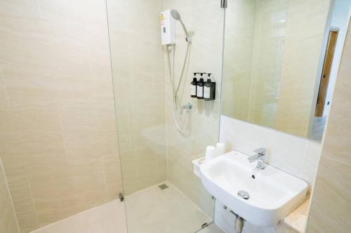 T-One Grand Hotel in Samut Sakhon