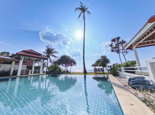 Beachfront! 4 Bedrooms - Malee Beach Villa E6 in Phra Ae beach