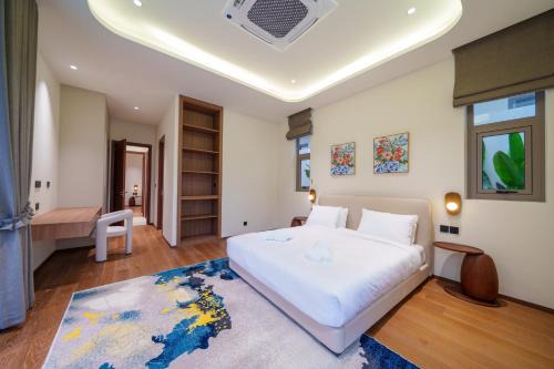 Manor 4BR Pool Villa in Phuket in Ban Phak Chit