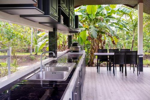 Chaikao Mountain View Retreat - Family pool villa in Chumphon