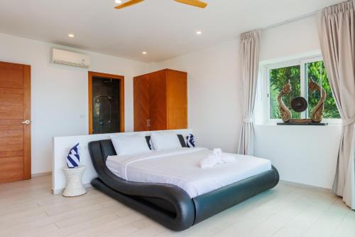 SunTien a spectacular 4br beach front pool villa in Haad Yao