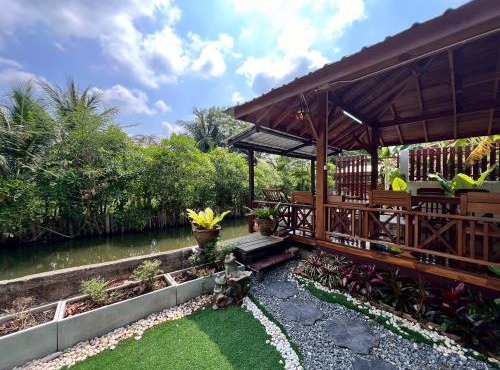 Doungploy BaanruenThai Homestay in Bangkok