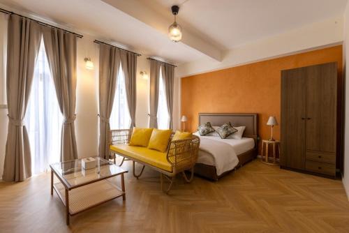BKK CBD Whole-Floor Apt 3BR 2BA 7-Min to MRT in Bangkok