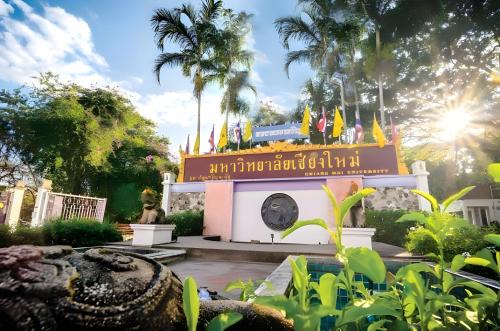 SleepPOP CMU สลีปป็อป หน้าประตูใหญ่ มหาวิทยาลัยเชียงใหม่ Pao in Chiang Mai