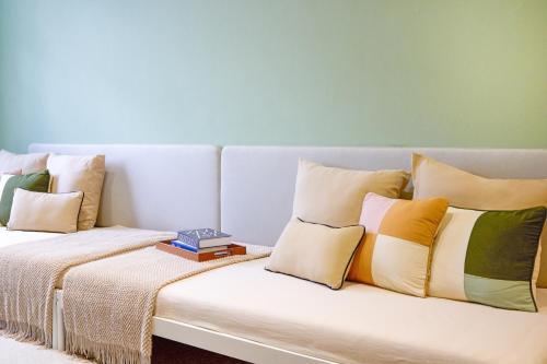 Newly Renovated, 4BR Townhouse , 5min MRT , Group in Bangkok