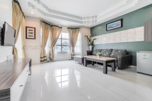 OYO 926 Sydney Resort in Suphan Buri