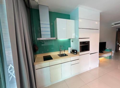 Beachfront Luxe with Pool Access and Terrace in North Pattaya