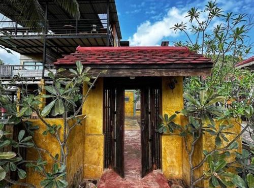 Golden Mango House
