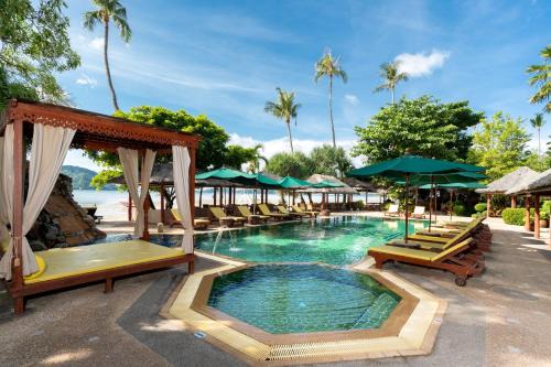 Friendship Beach Resort & Atmanjai Wellness Centre in Rawai Beach