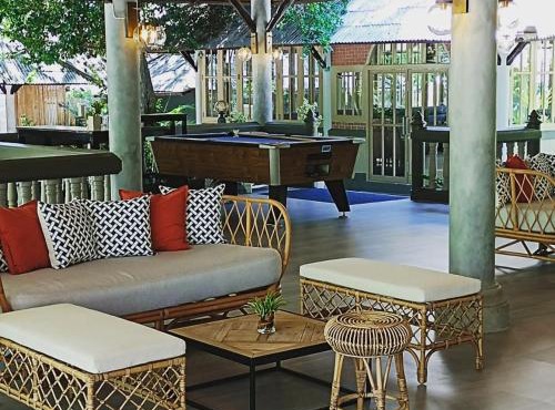 Let's Hyde Pattaya Resort & Villas - Pool Cabanas