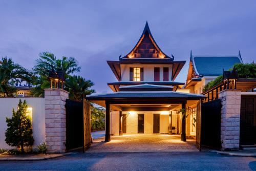 Royal Marina Phuket Premium 5-Bedroom Villa 22m Private Yacht Berth