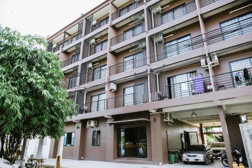 PJ Loft Hotel EV Station Lopburi in Ban Khok Krathin
