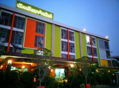 Lert Sri Hotel in Suphan Buri